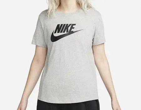 Playera para mujer Nike Sportswear Essentials a $489