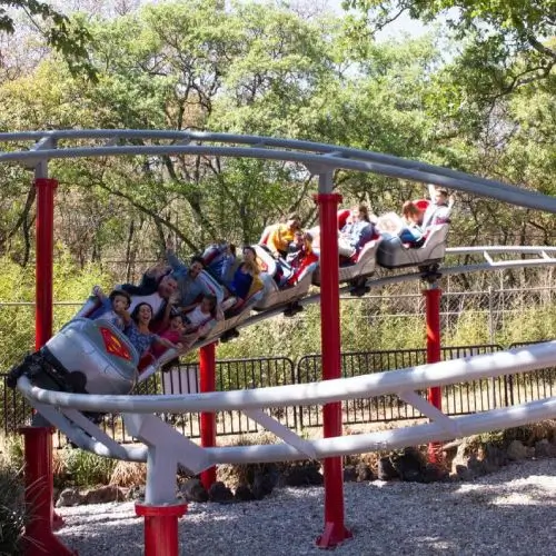 Entrada gratis Six Flags para niños menores de 90 cm de estatura