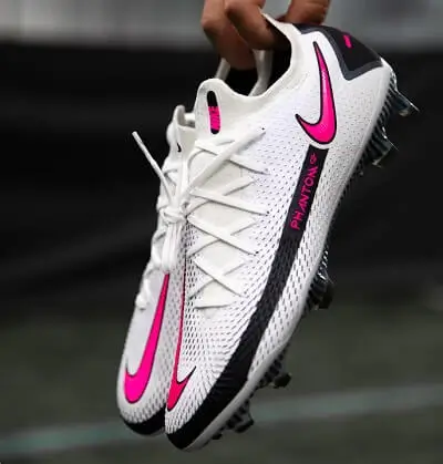 Tacos de futbol Nike para hombre por menos de $2,000